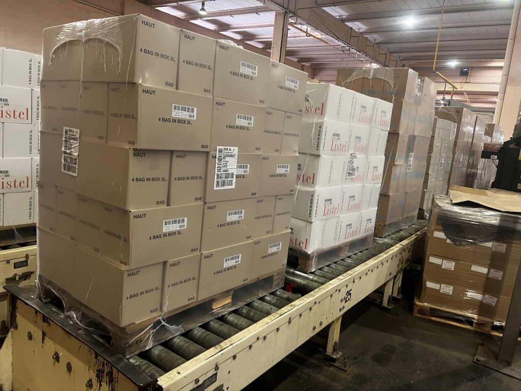 Convoyage automatisé de palettes sur chaîne industrielle