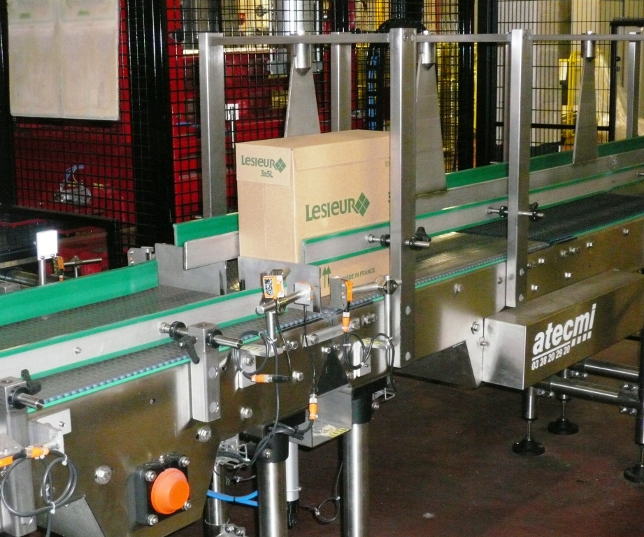 Convoyeur de cartons robuste et personnalisable — installation Lesieur