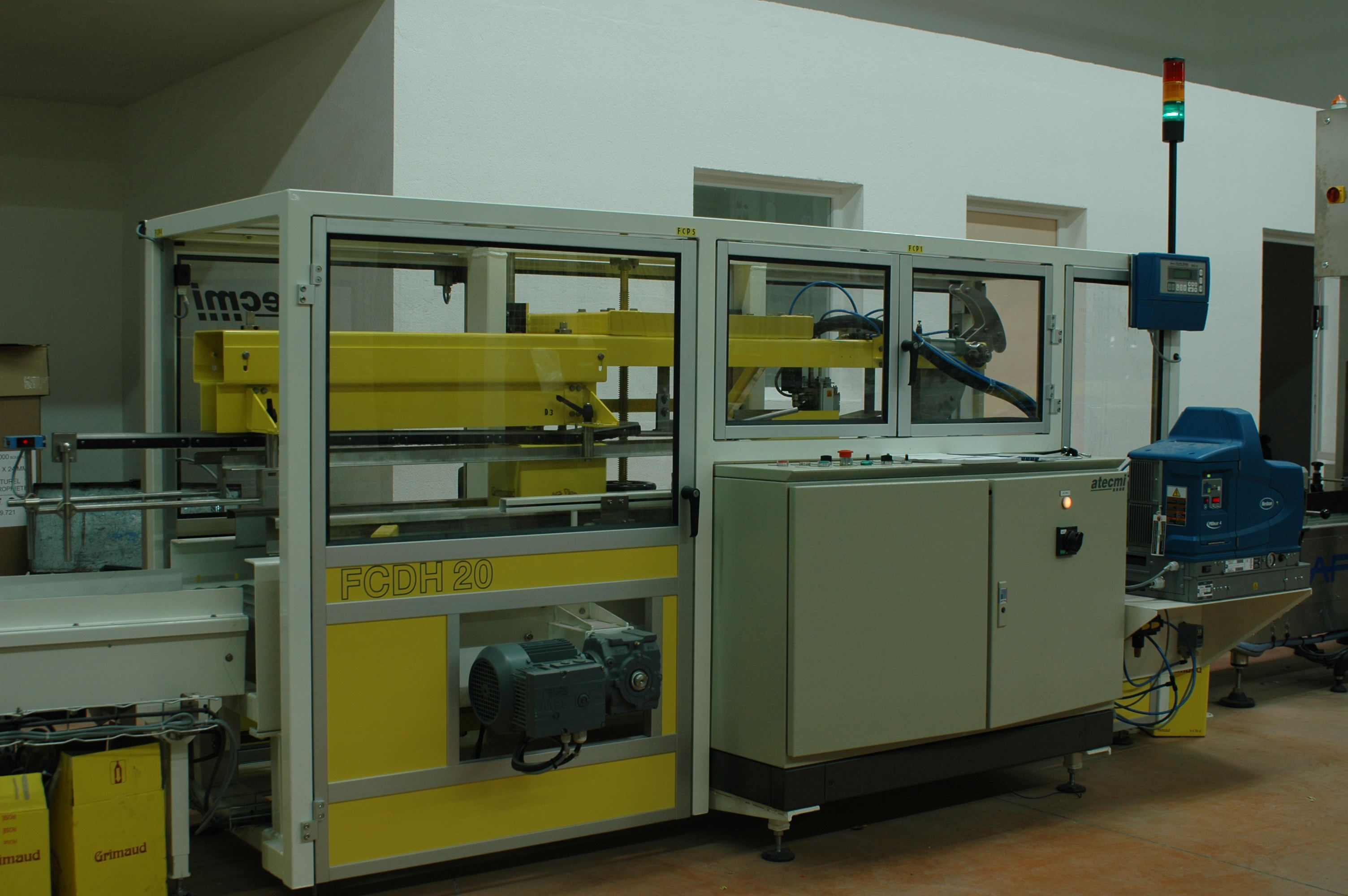 Fermeuse de caisses industrielle pour ligne d'encartonnage