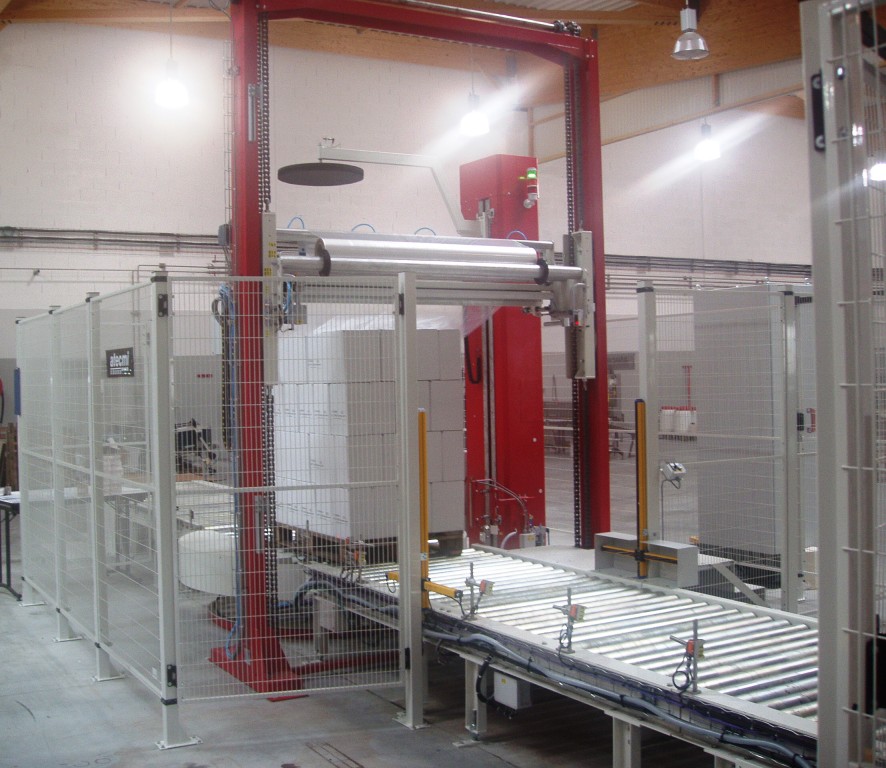 Banderoleuse industrielle intégrée dans une ligne de conditionnement clé en main