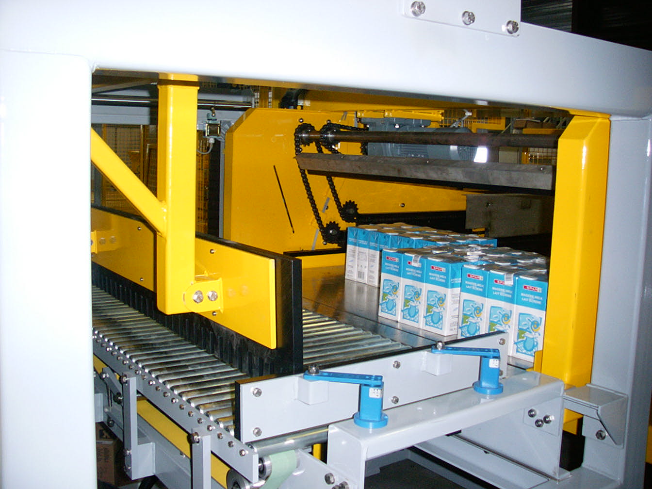 Palettiseur pour barquettes à tenons — secteur laitier et agro-industrie